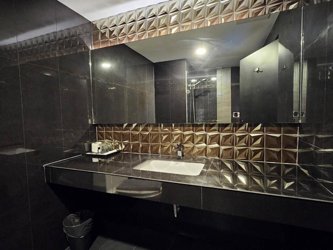 Oscar Palace Hotel & Wellness Center Ban Khlong Phruan Екстериор снимка