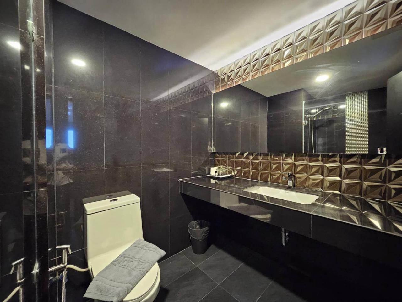 Oscar Palace Hotel & Wellness Center Ban Khlong Phruan Екстериор снимка